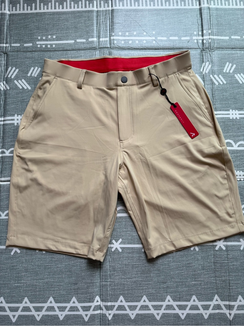 Redvanly Varick Pull-On Shorts in Pale Khaki